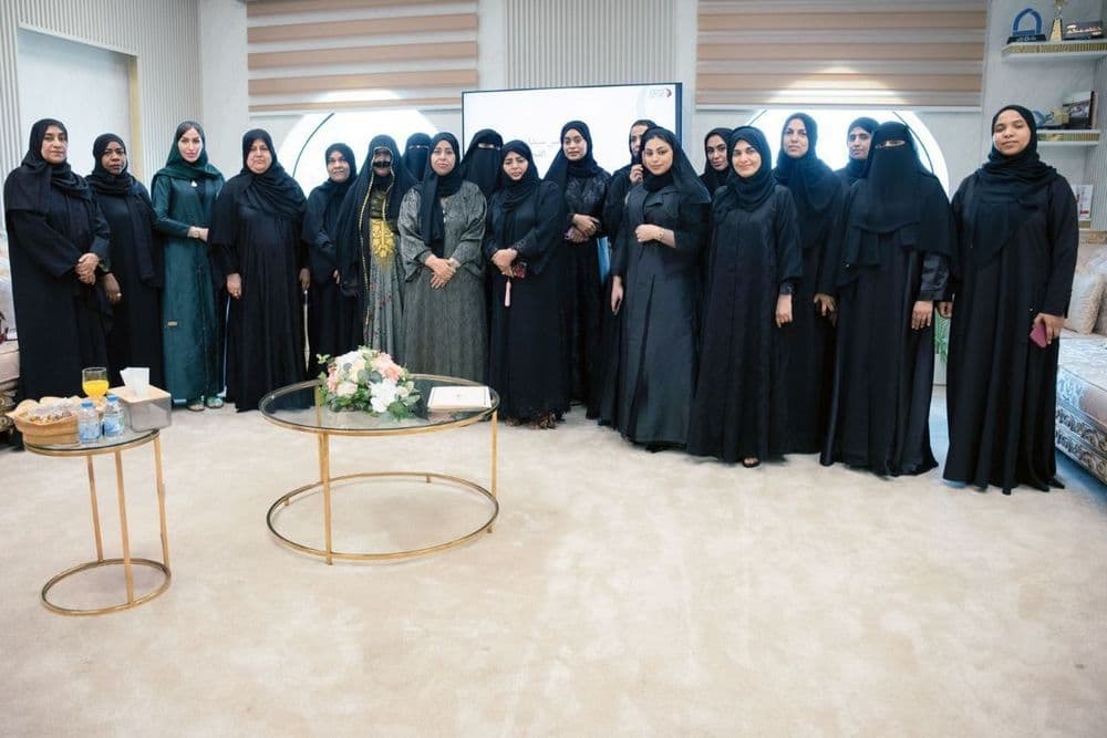نحو مشاركة أوسع للمرأة: مجلس سيدات الفجيرة يعرّف ببرامجه في محكمة الفجيرة