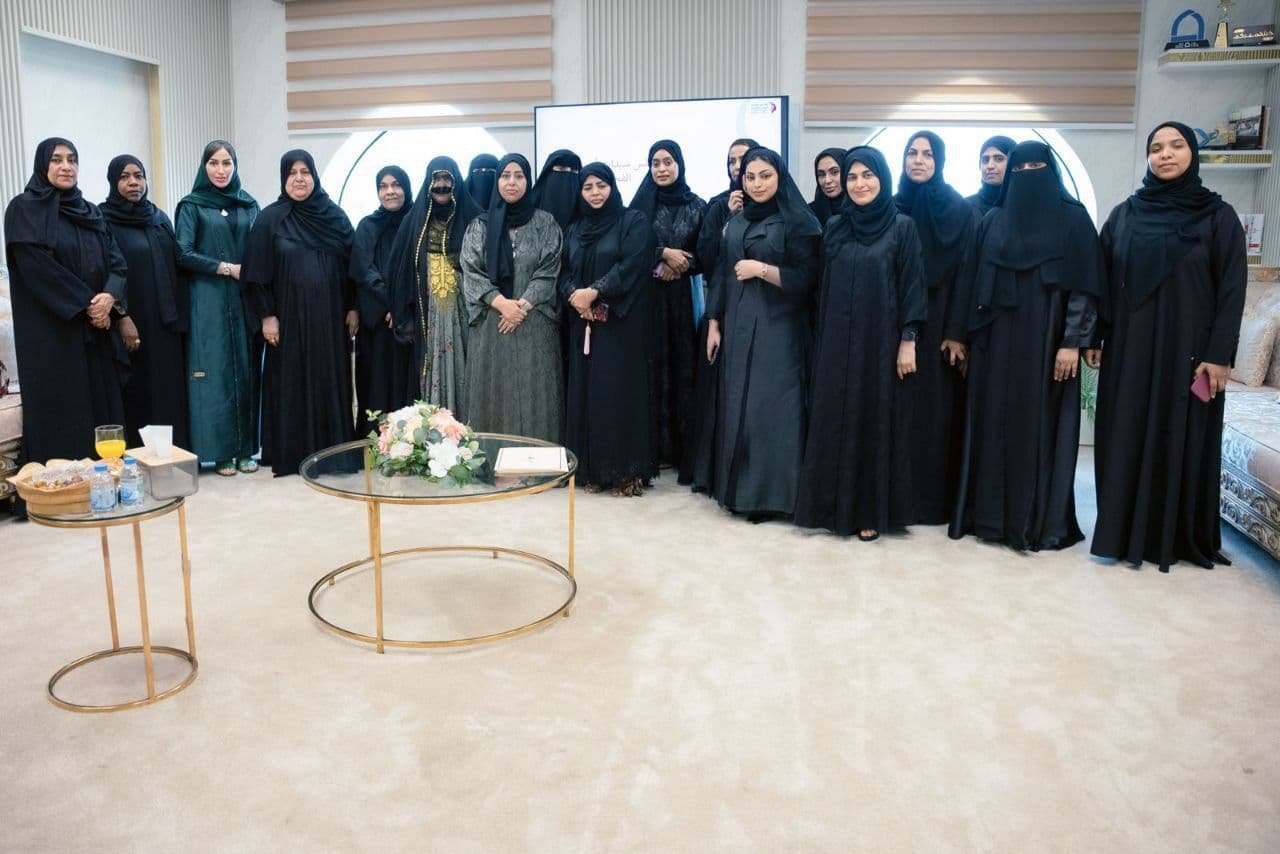 نحو مشاركة أوسع للمرأة: مجلس سيدات الفجيرة يعرّف ببرامجه في محكمة الفجيرة